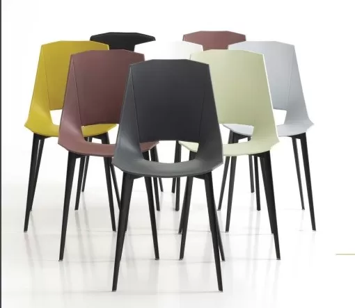 Agù Mobili collezione Tavoli e Sedie